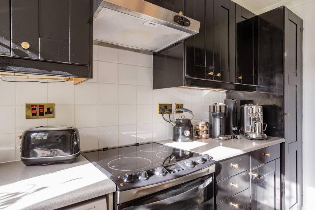 Bright &spacious One Bedroom Flat Off Canary Wharf *