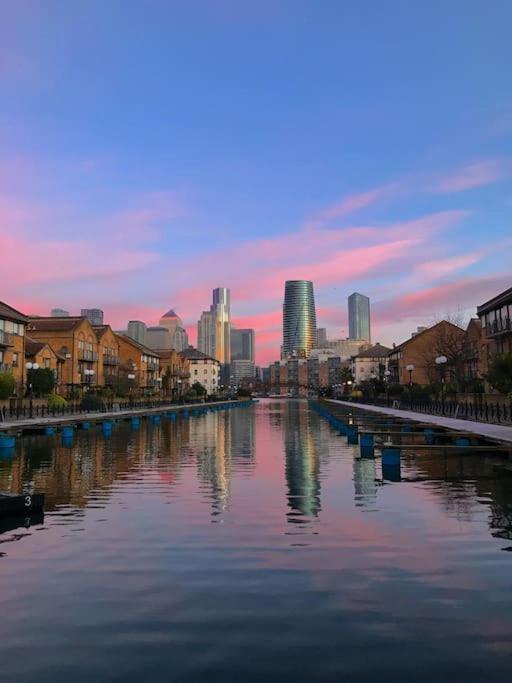 Apartment Bright &spacious One Bedroom Flat Off Canary Wharf London