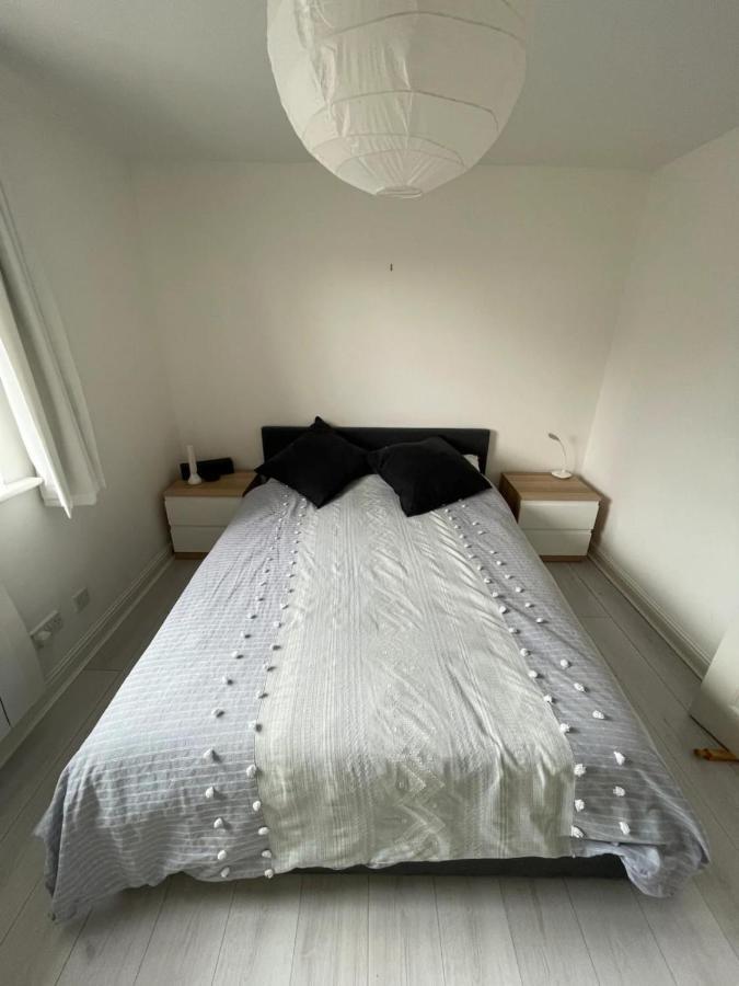 Apartment 2bd Flat With Views Of Canary Wharf - Rotherhithe