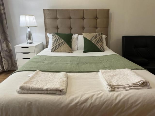 Ensuite With Kitchen Ext Large With Balcony In Zone 2 *