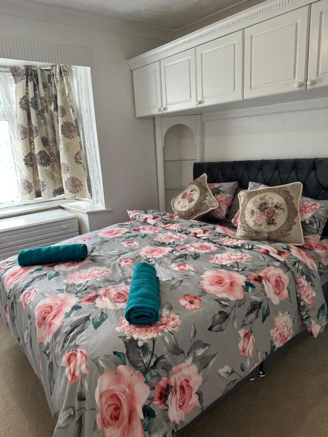 Gorgeous 5 Bedroom House Apartment