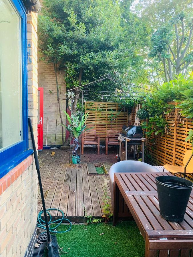 Riverside Double With Double Sofa Bed Apartment London