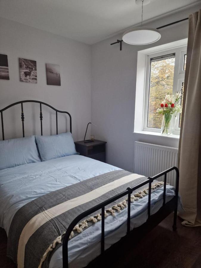 Ozan's Flat Double Bedroom-1, Sharing Kitchen And Bath Apartment London