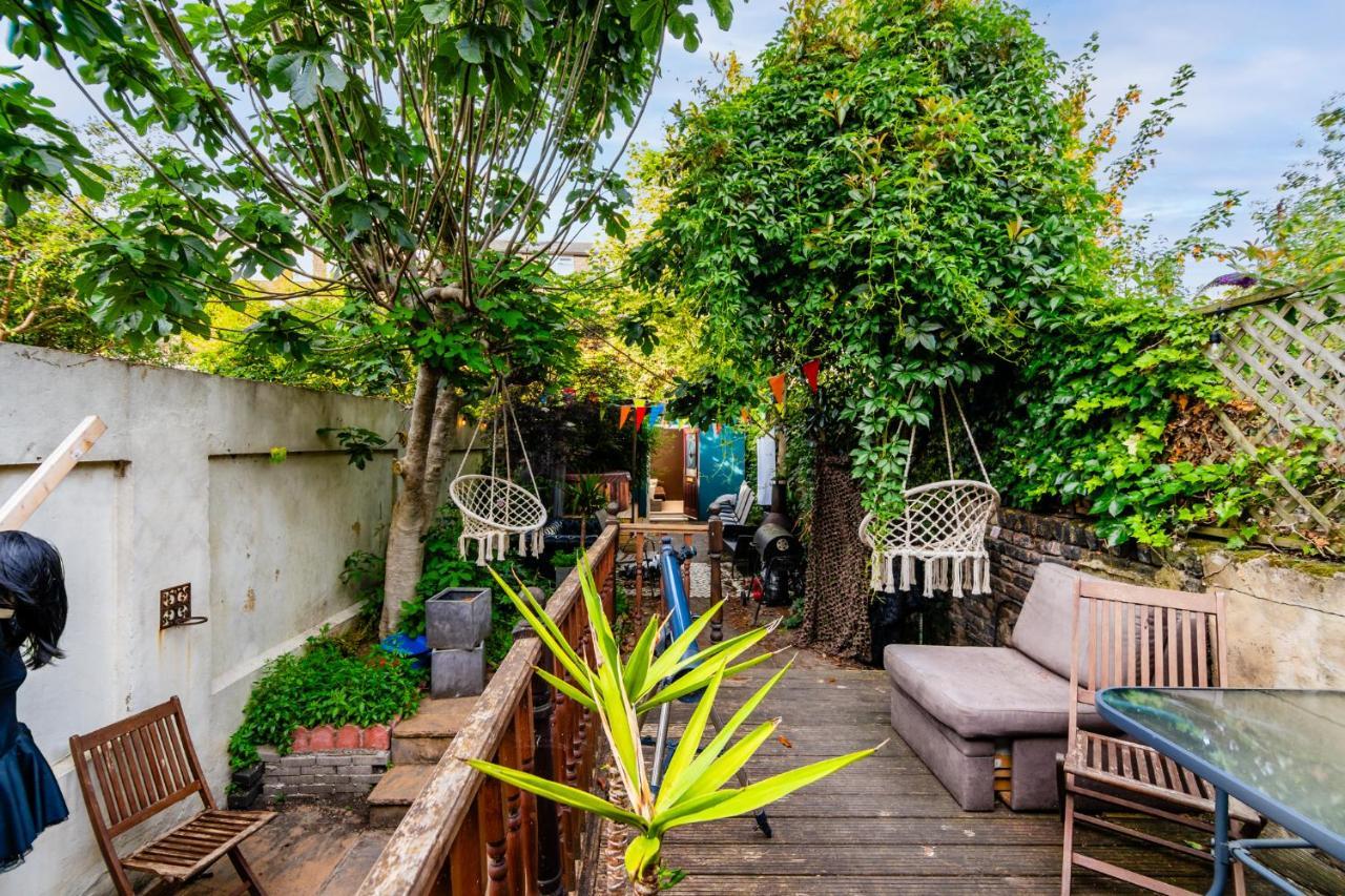 Homestay Double W/projector & Garden Hot Tub London