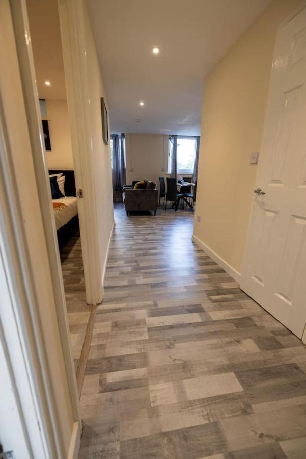 3 Bedroomflat-free Parking-wifi-parking-8people Apartment *