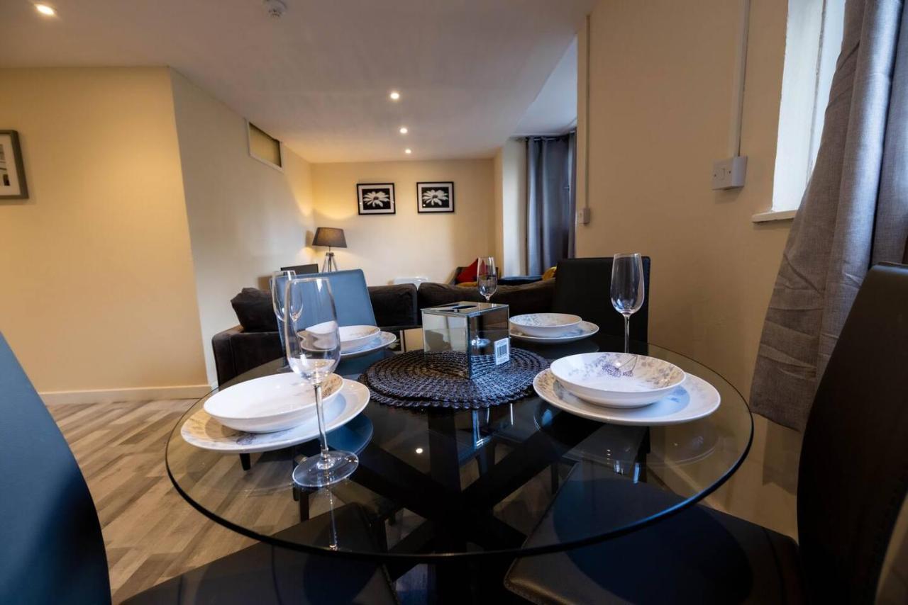 3 Bedroomflat-free Parking-wifi-parking-8people Apartment *