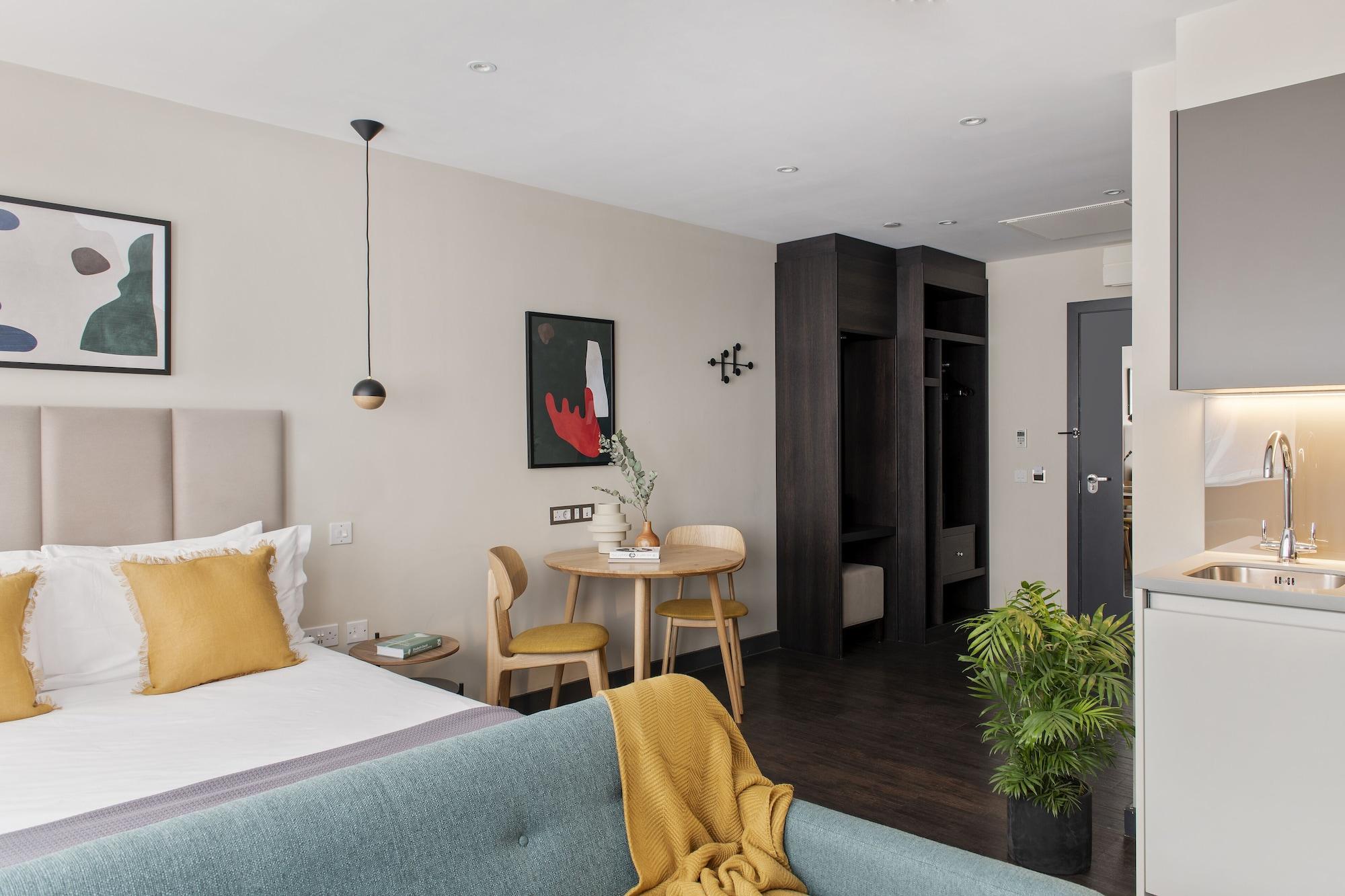 Cove Cannon Street Aparthotel 4*