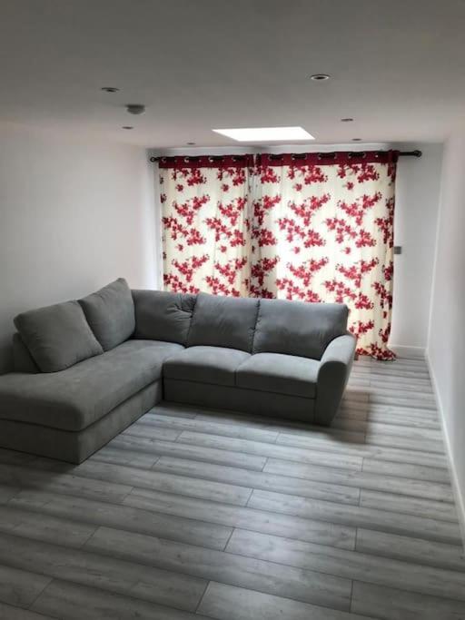 30a Mortlake *