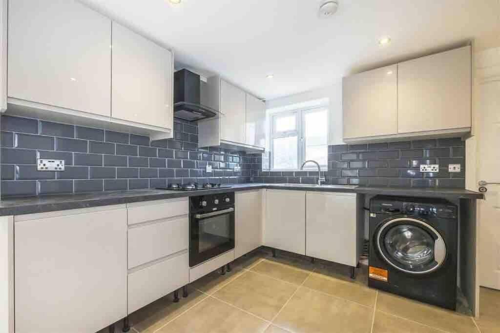 30a Mortlake London