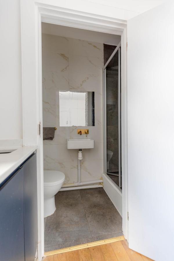 Brick Lane Apartment *