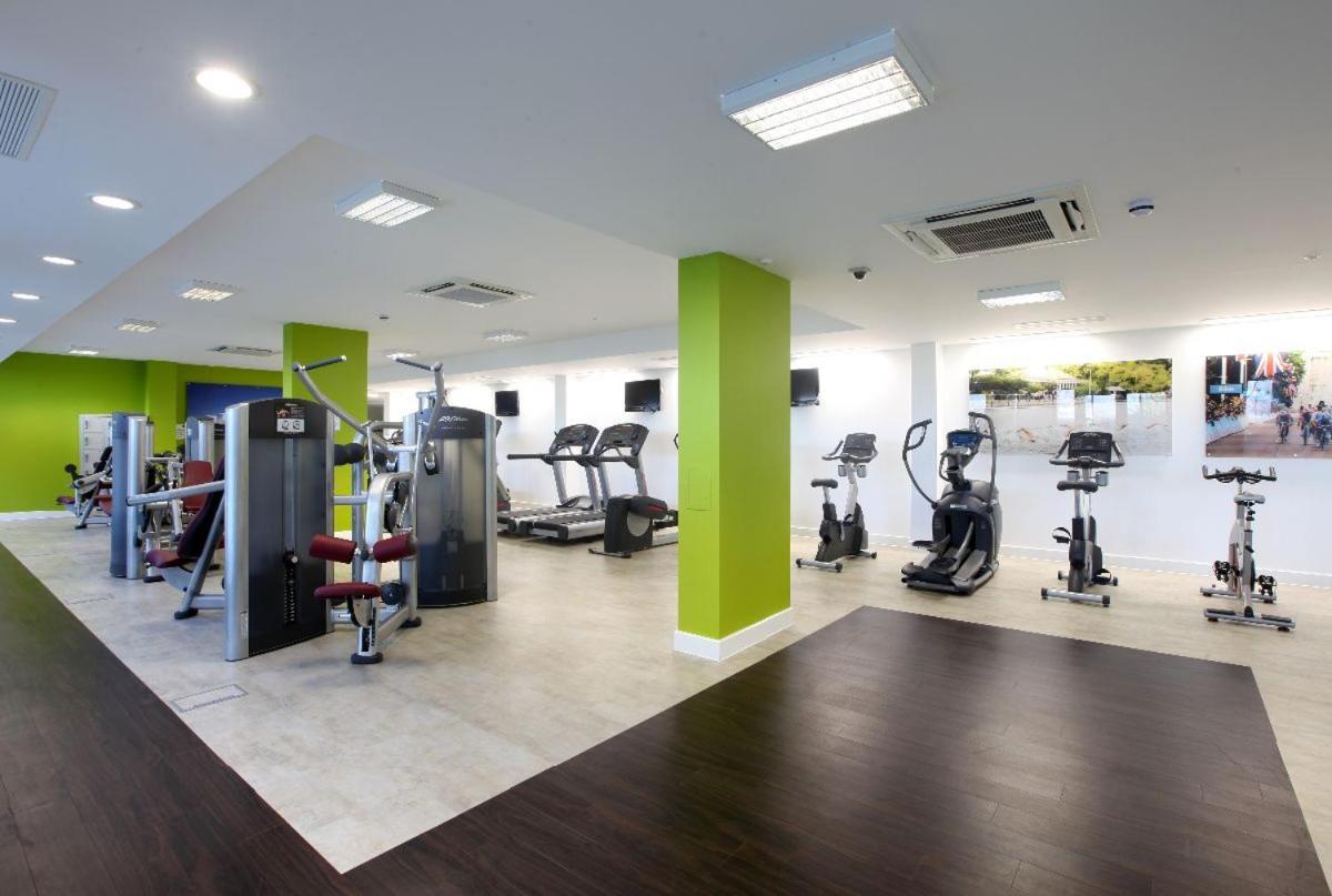 Apartment Cityscape Serenity: 10th Floor Oasis Near City Airport, Excel & 02 *