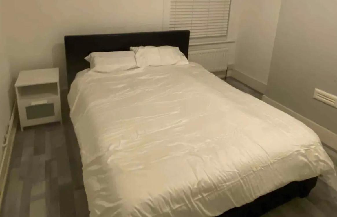 Double And Single Bedrooms In Flat * Londres