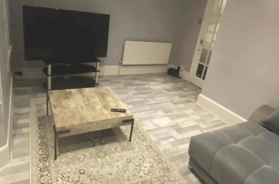 Double And Single Bedrooms In Flat Casa de hóspedes *