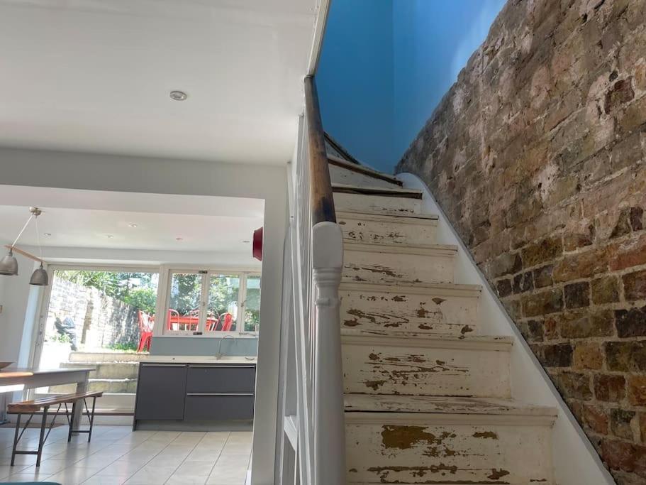 Beautiful Victorian House, Sleeps 12 London