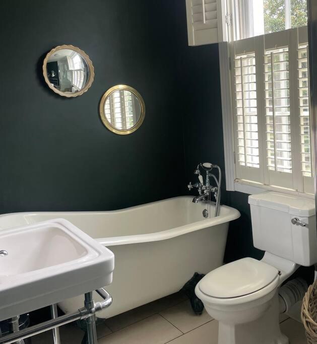 Beautiful Victorian House, Sleeps 12 * London