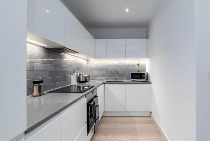 Privatunterkunft Contemporary Overlooking Barrier Park *