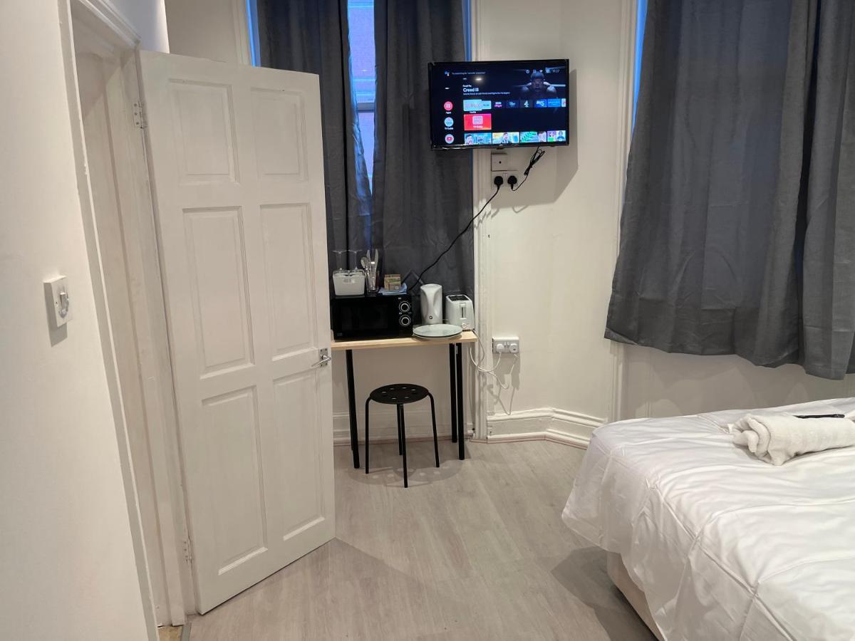 Bed & Breakfast Y2 London