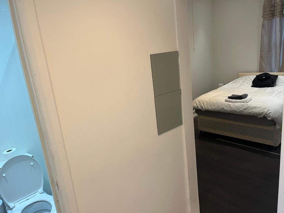 Y2 Bed & Breakfast London