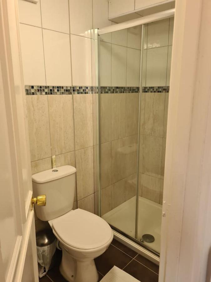Tower Bridge Central: 4-bed House With Parking For 9 Holiday home London