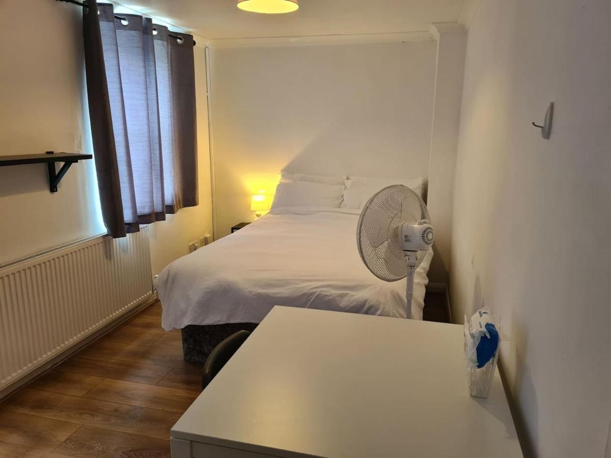 Tower Bridge Central: 4-bed House With Parking For 9 Holiday home *