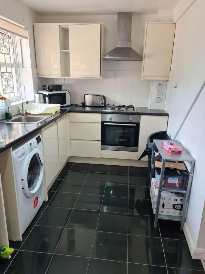 Tower Bridge Central: 4-bed House With Parking For 9 Holiday home London