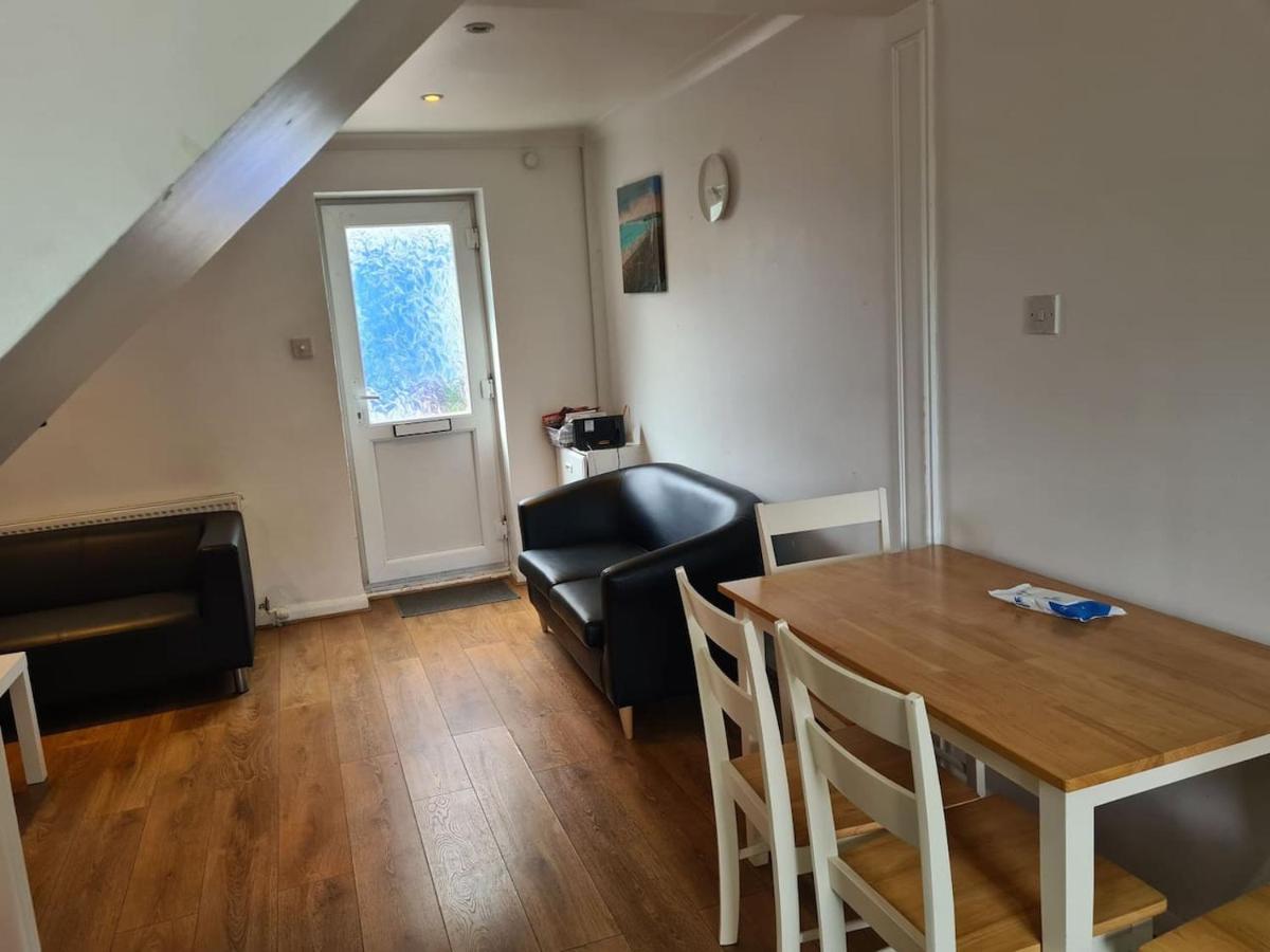 Tower Bridge Central: 4-bed House With Parking For 9 Holiday home London