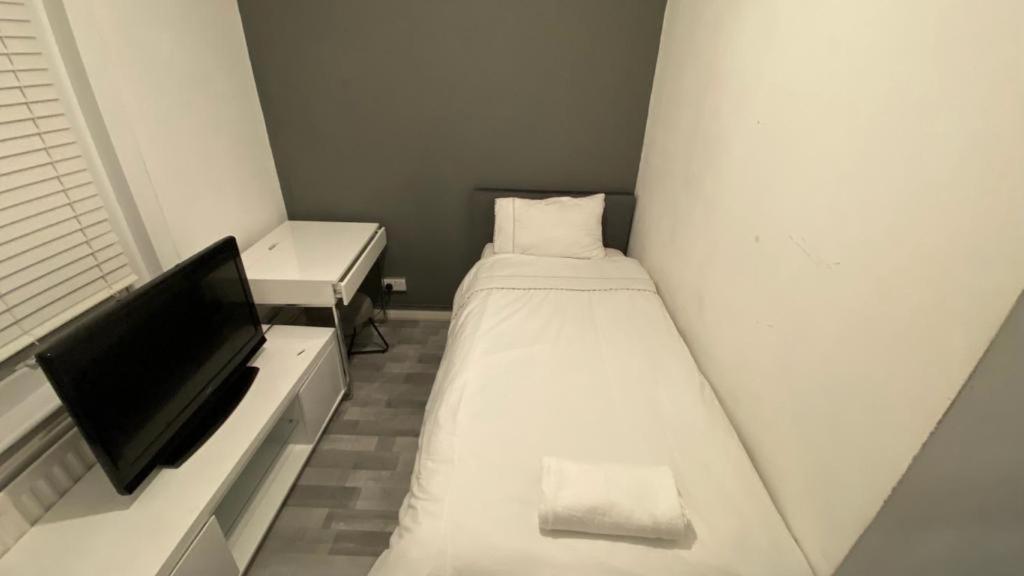Double And Single Bedrooms In Flat Londres