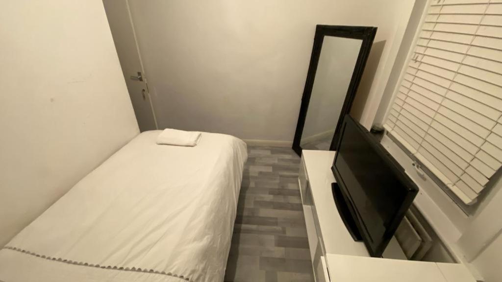 Casa de hóspedes Double And Single Bedrooms In Flat *