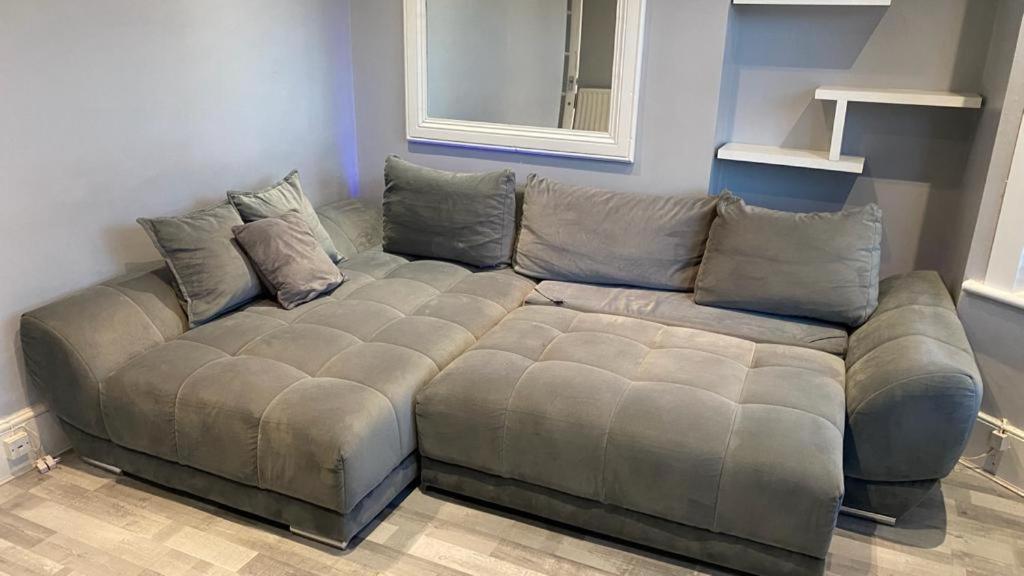 Double And Single Bedrooms In Flat * Londres