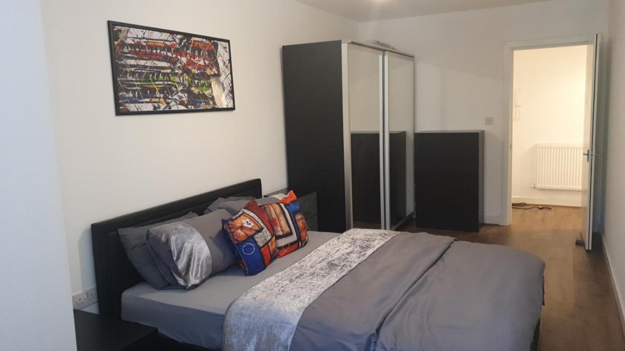 Homestay Double With Shared Bathroom *