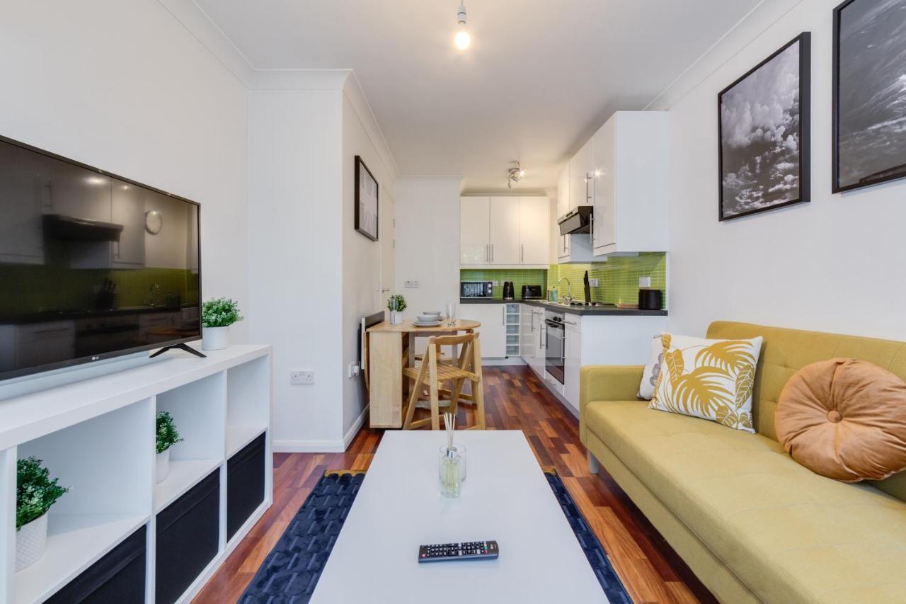 Visit London 1 Bed Flat- Canary Wharf Close To River Thames Apartment