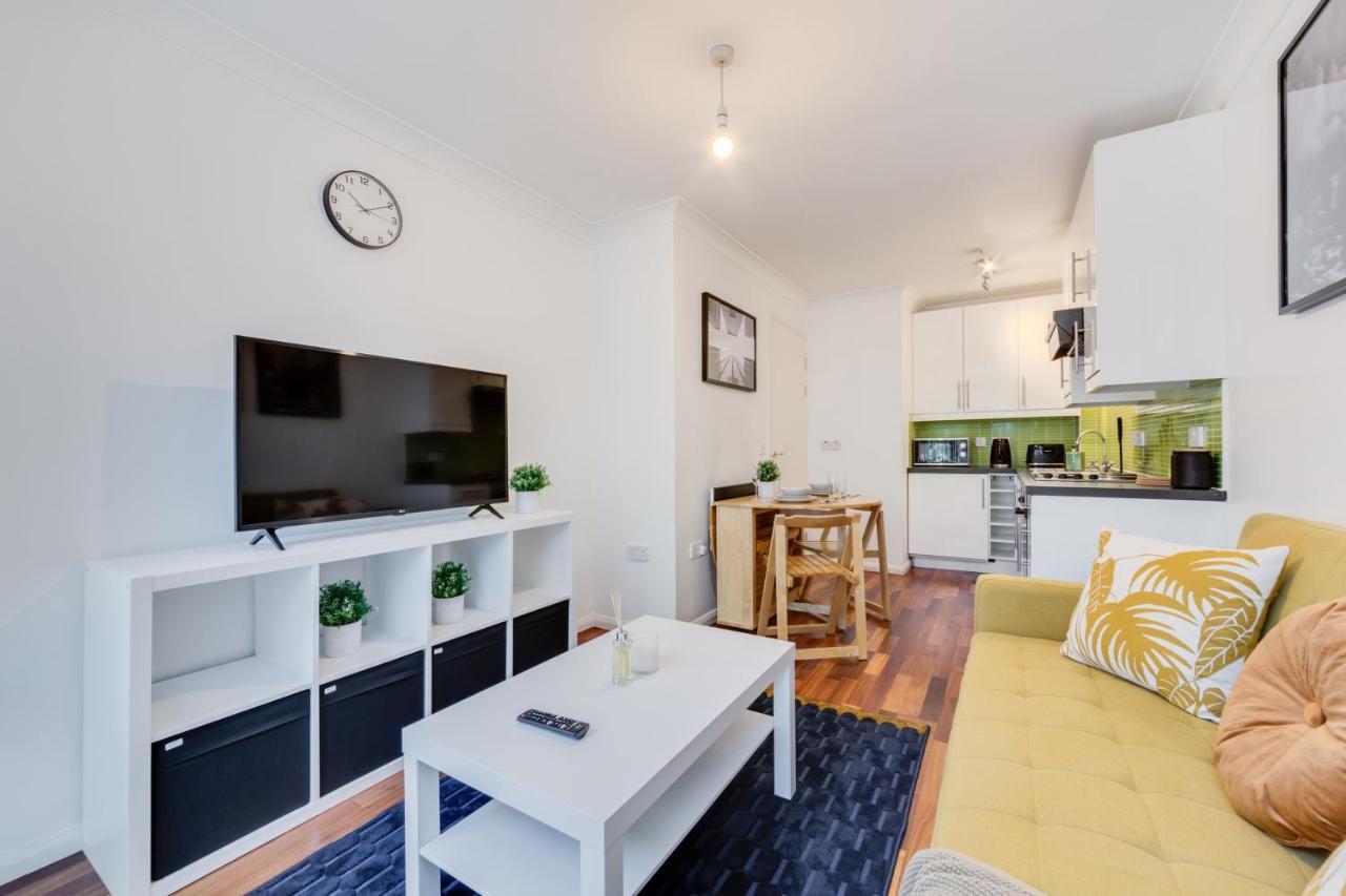 Visit London 1 Bed Flat- Canary Wharf Close To River Thames Apartment *