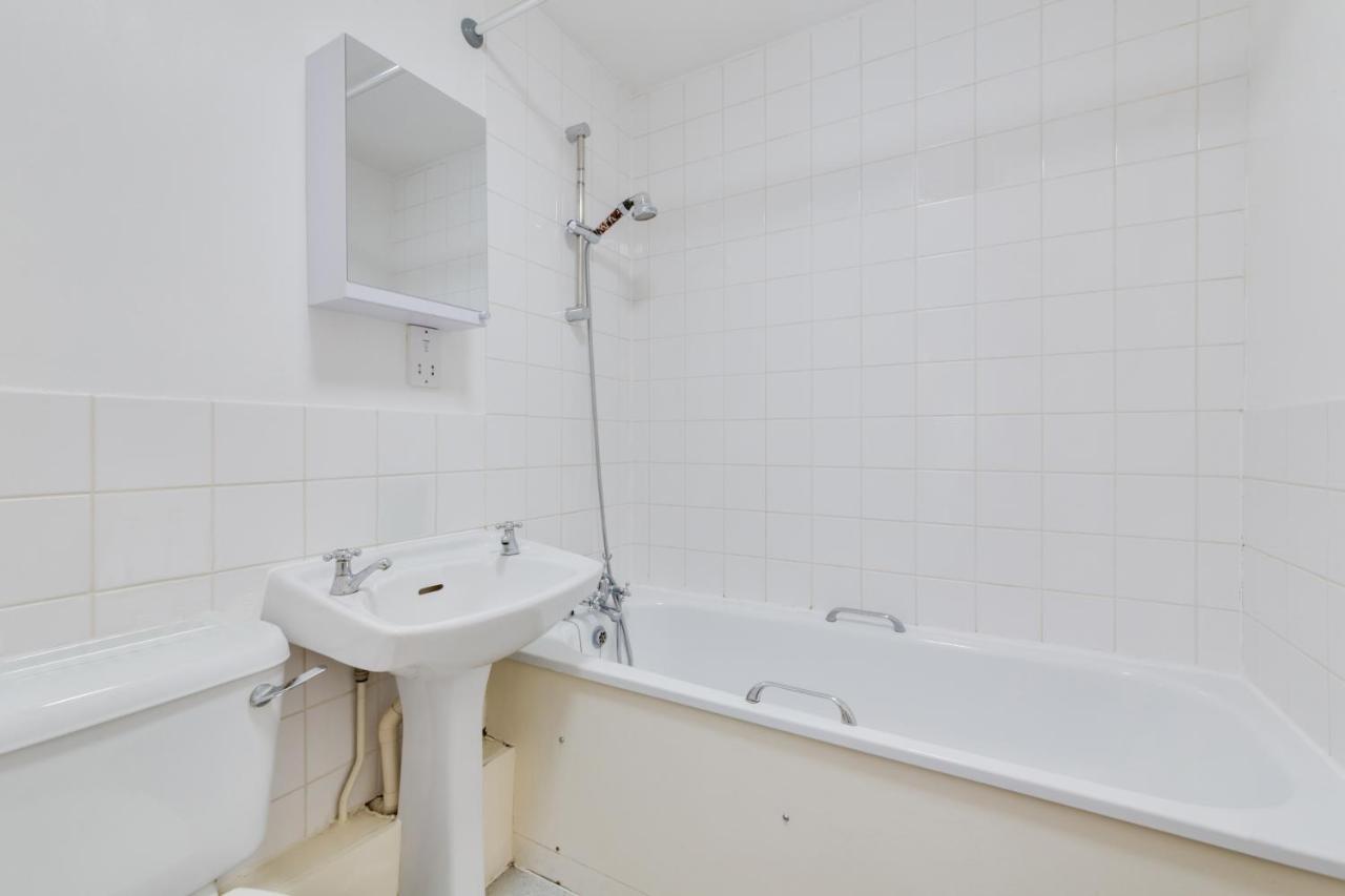 Visit London 1 Bed Flat- Canary Wharf Close To River Thames Apartment *