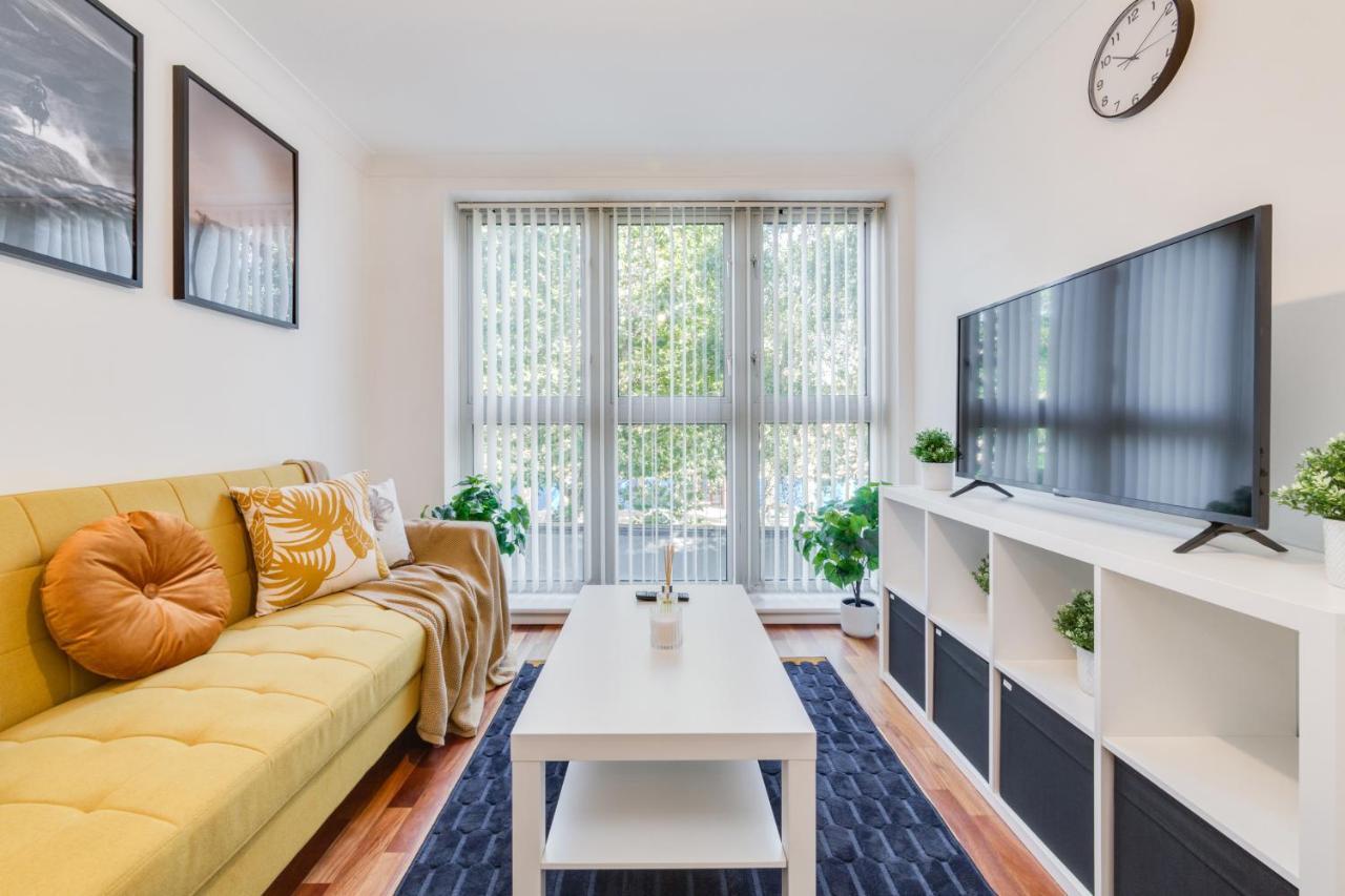 Visit London 1 Bed Flat- Canary Wharf Close To River Thames * London