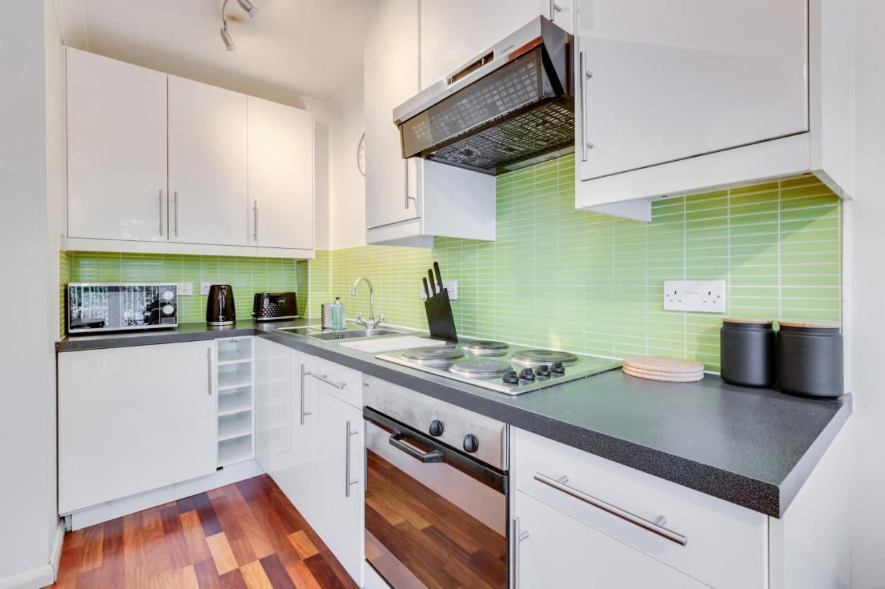 Visit London 1 Bed Flat- Canary Wharf Close To River Thames Apartment *