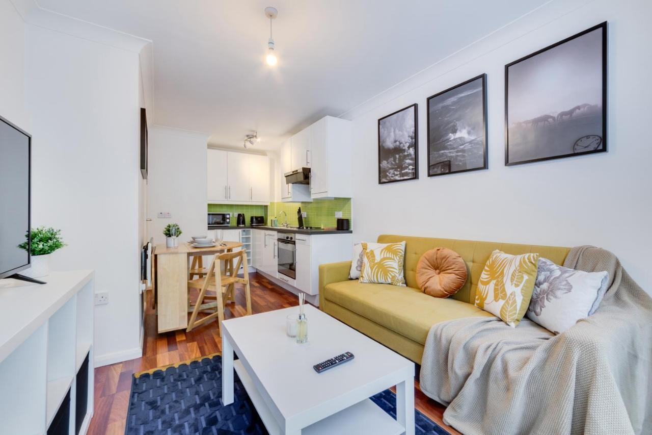 Visit London 1 Bed Flat- Canary Wharf Close To River Thames Apartment