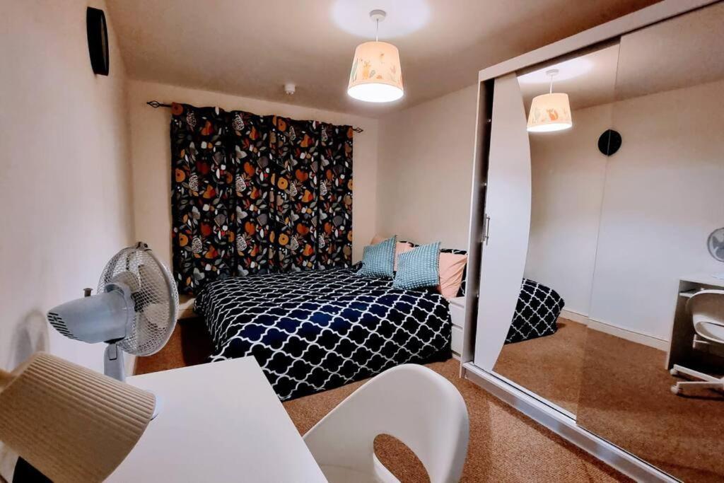 Apartment Entire In East E3 Near Bromley By Bow Station *