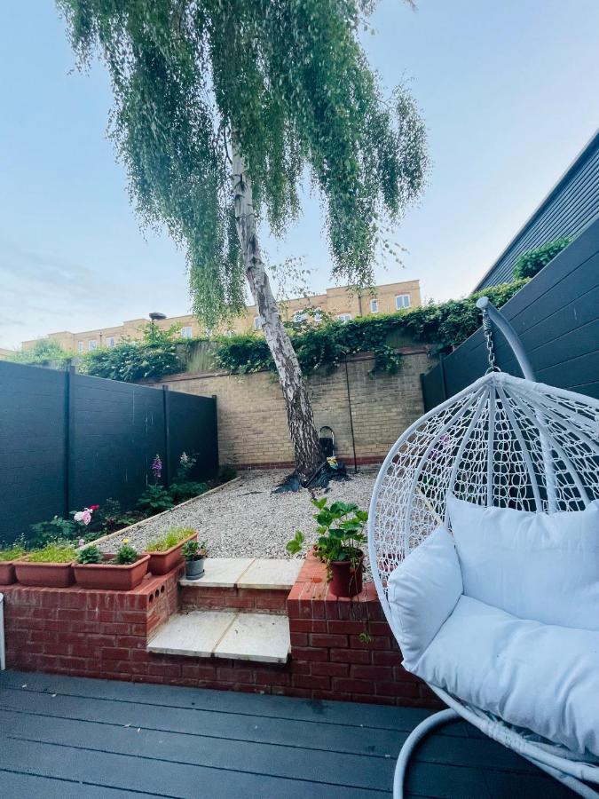 Riverside Docklands E14 Guest house London