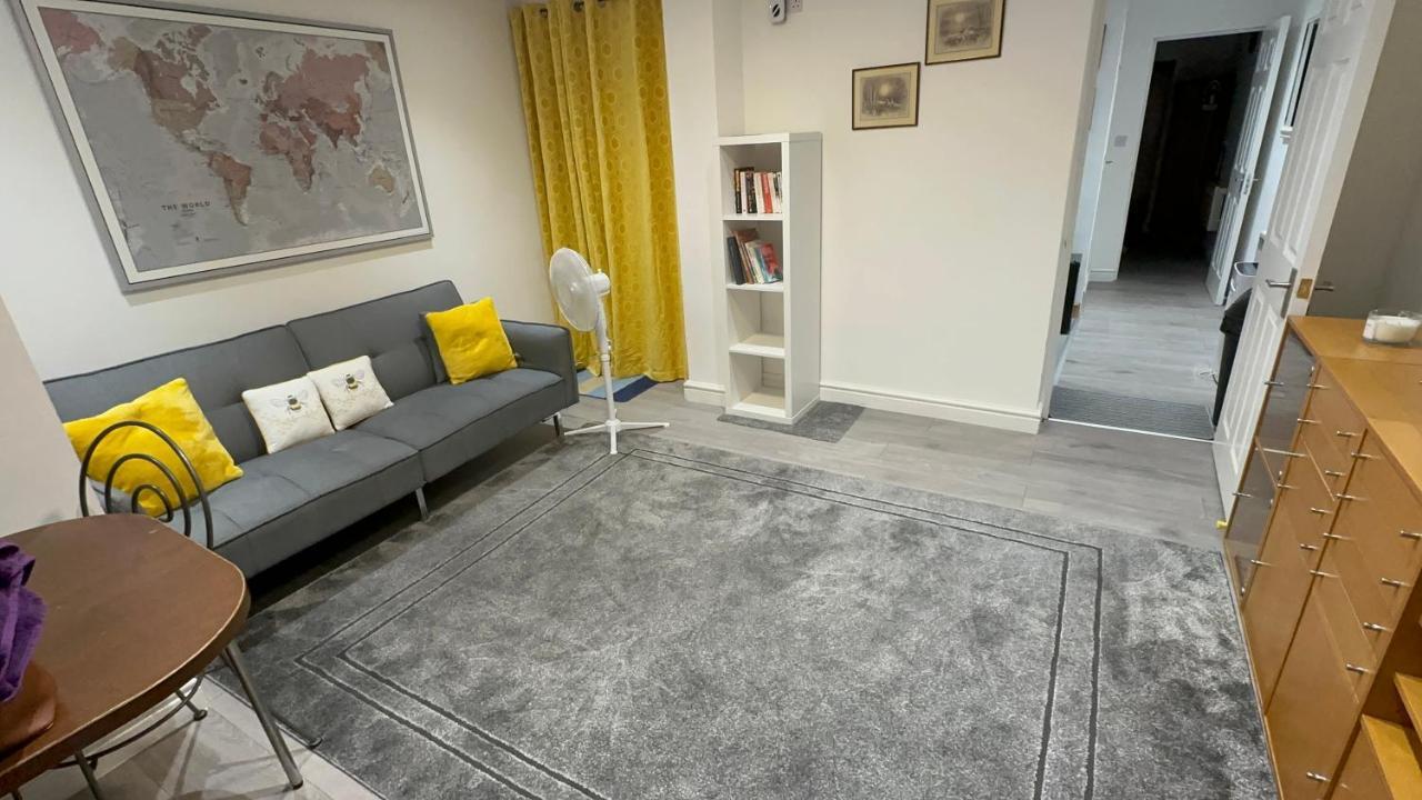 Entire One Double Bedroom * Londres