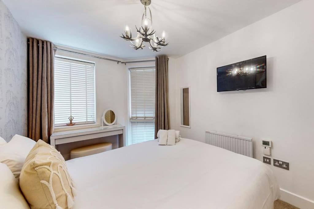 Bright & Beautiful 1 Bedroom Flat In Bridge Londres