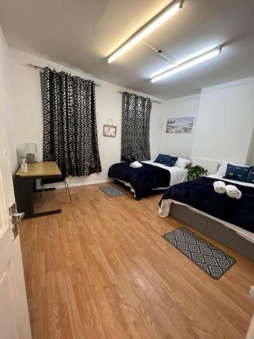 Aldgate In Central Apartment