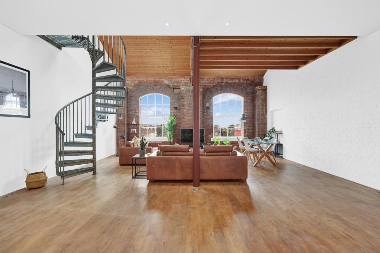 Large Industrial Style 2 Bedroom Short Term & Flexible Renting Canary Wharf With Free Wifi Apartment *