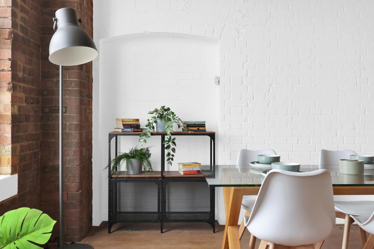 Large Industrial Style 2 Bedroom Short Term & Flexible Renting Canary Wharf With Free Wifi Apartment