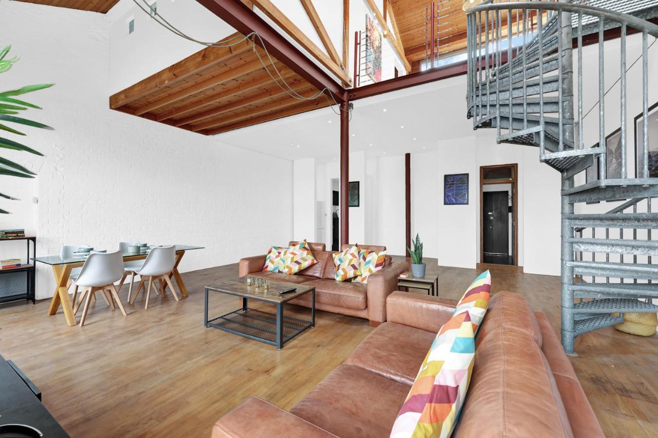 Large Industrial Style 2 Bedroom Short Term & Flexible Renting Canary Wharf With Free Wifi *