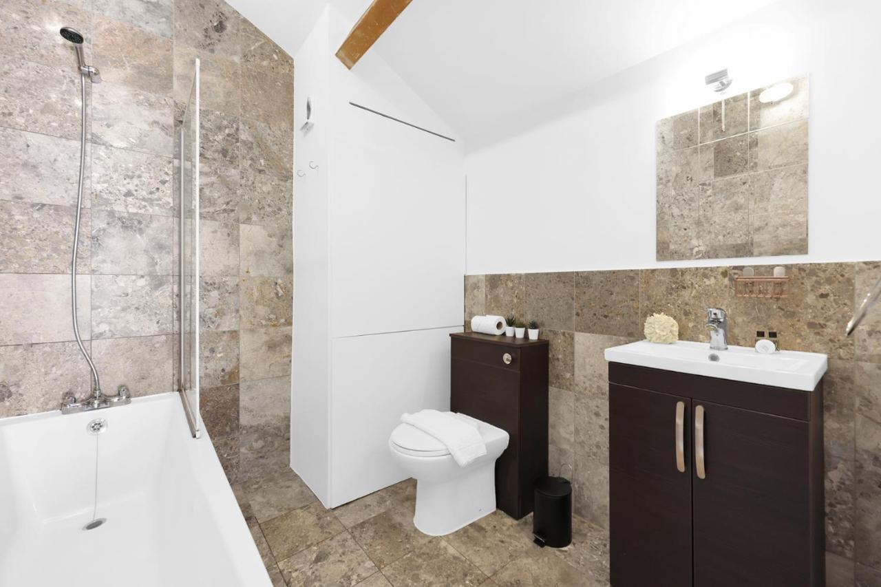 Apartment Large Industrial Style 2 Bedroom Short Term & Flexible Renting Canary Wharf With Free Wifi London
