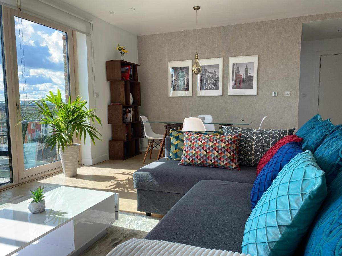 7th Floor Apartment London