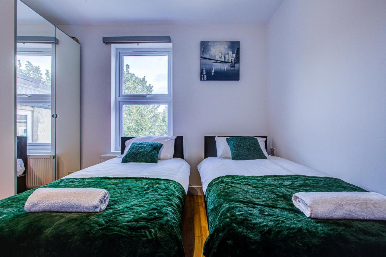 Peckham Plaza Apartment *