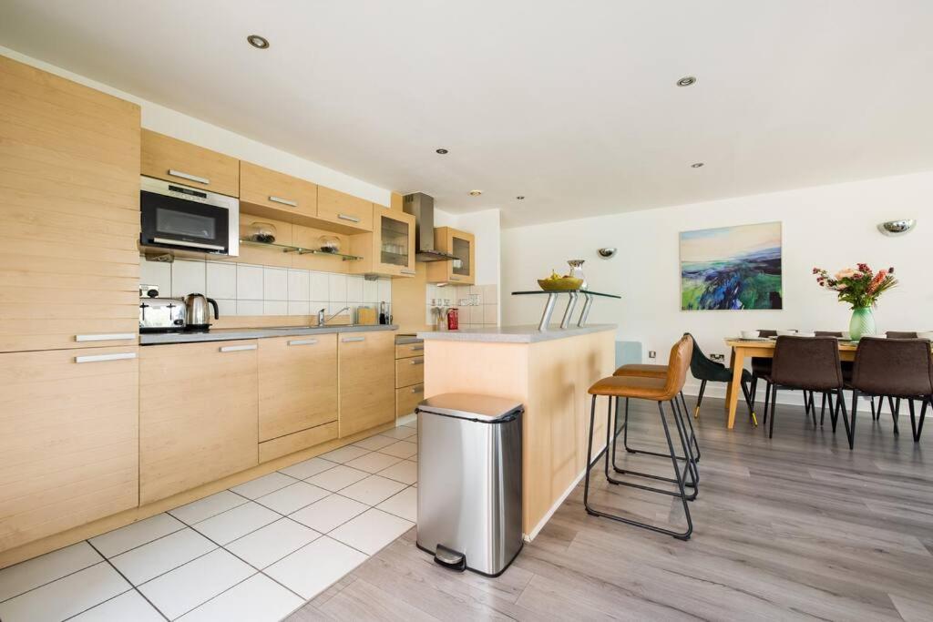 Apartment Luxury - Excel - O2- 3 Bedroom London