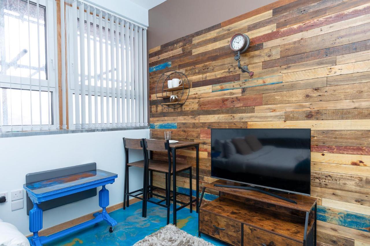New Stylish Flat Near Woolwich Tube