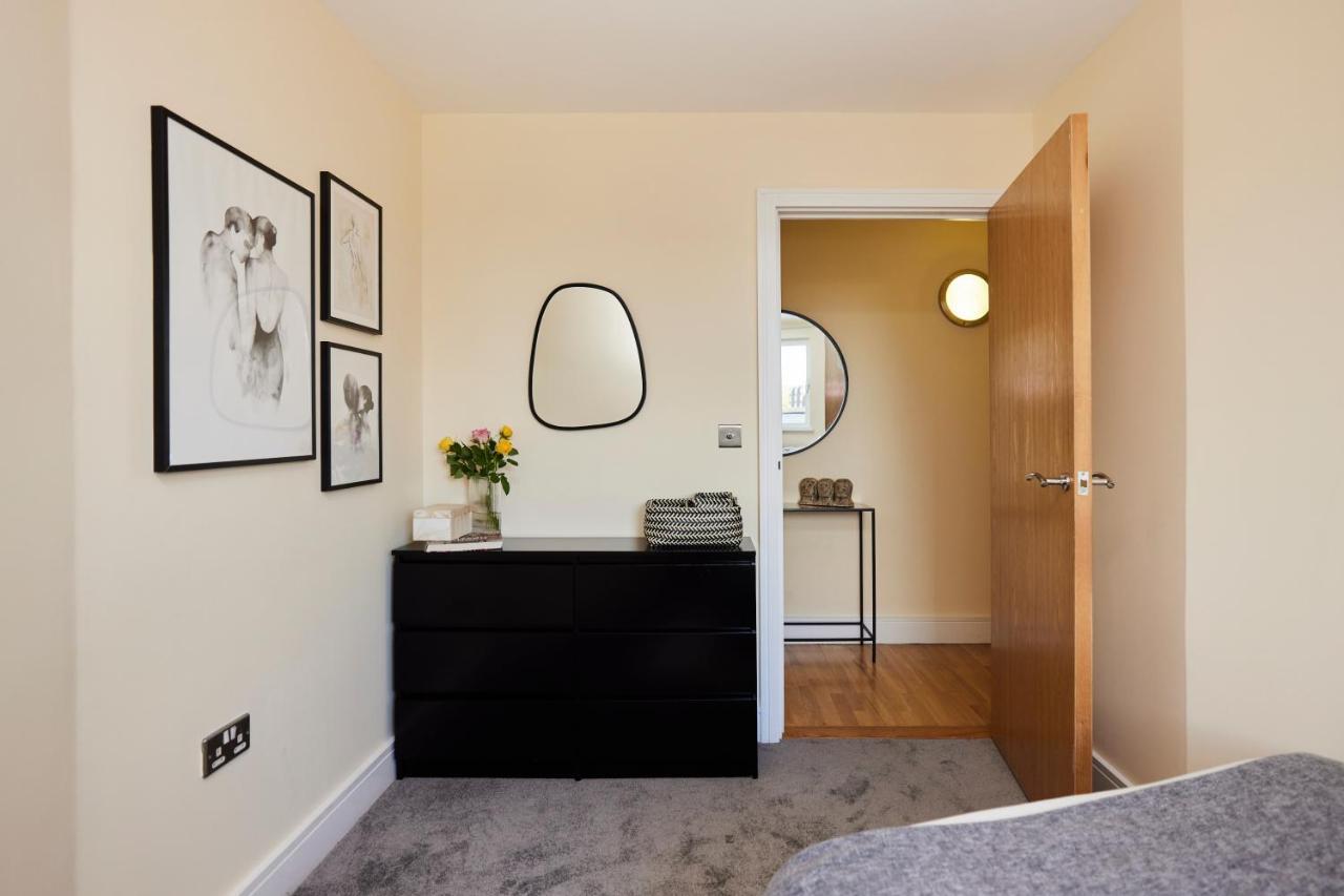 The Weavers Field Place - Classy 3bdr Flat With Terrace Apartment *